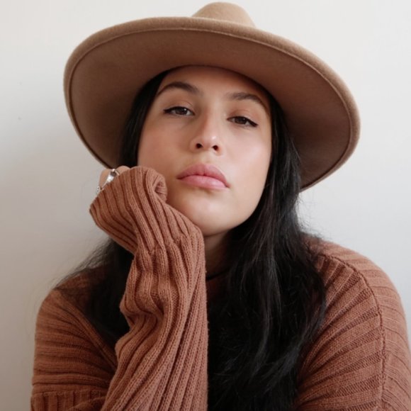 Meet your Posher, Bella - Picture 2 of 2